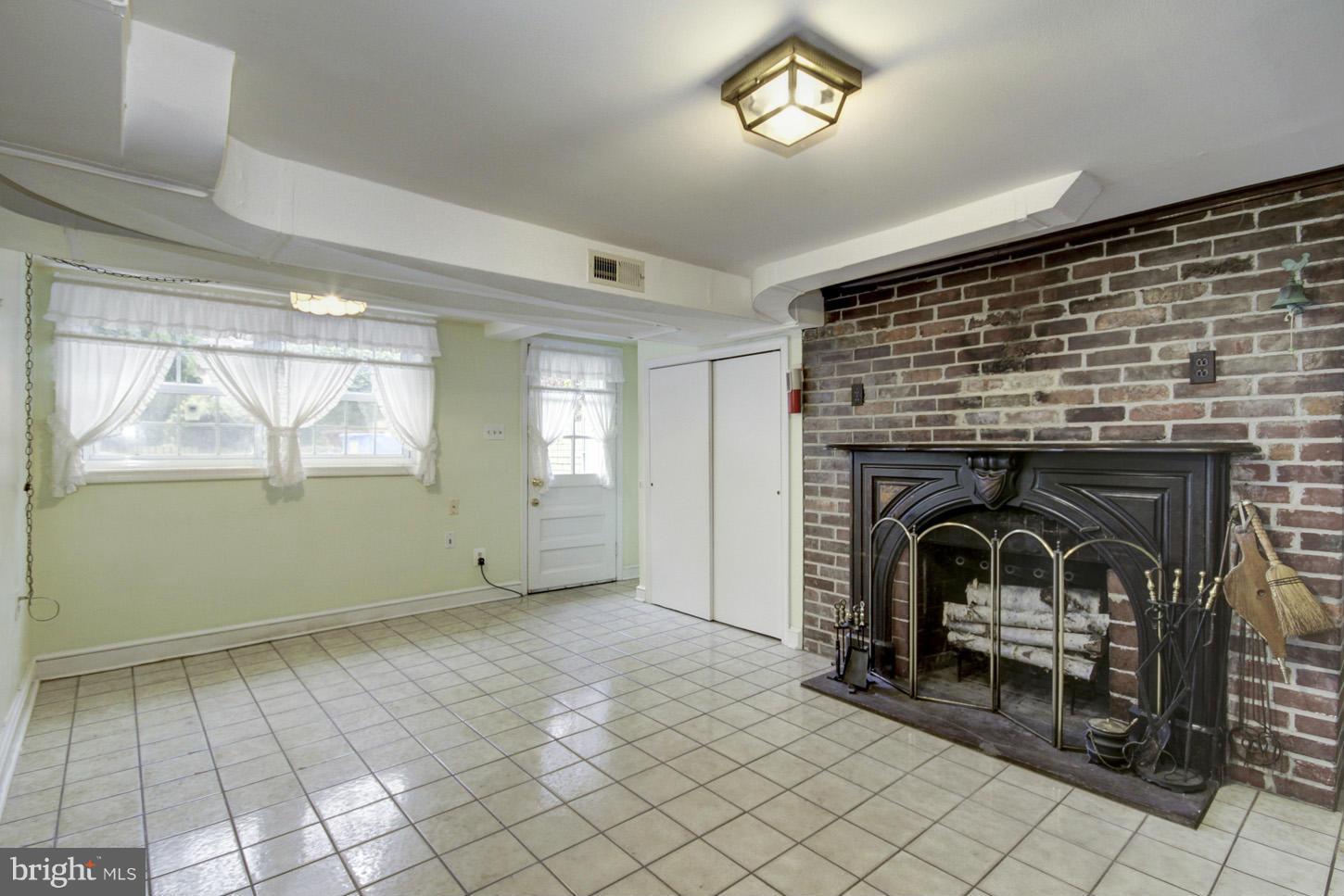 10303 Naglee Road Silver Spring, MD 20903 - Photo 17 of 25 Family Room