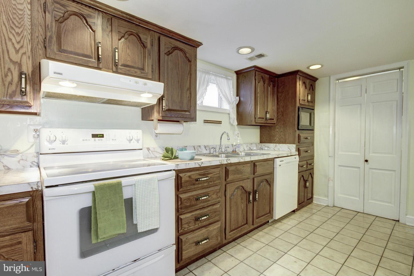10303 Naglee Road Silver Spring, MD 20903 - Photo 19 of 25 Kitchen