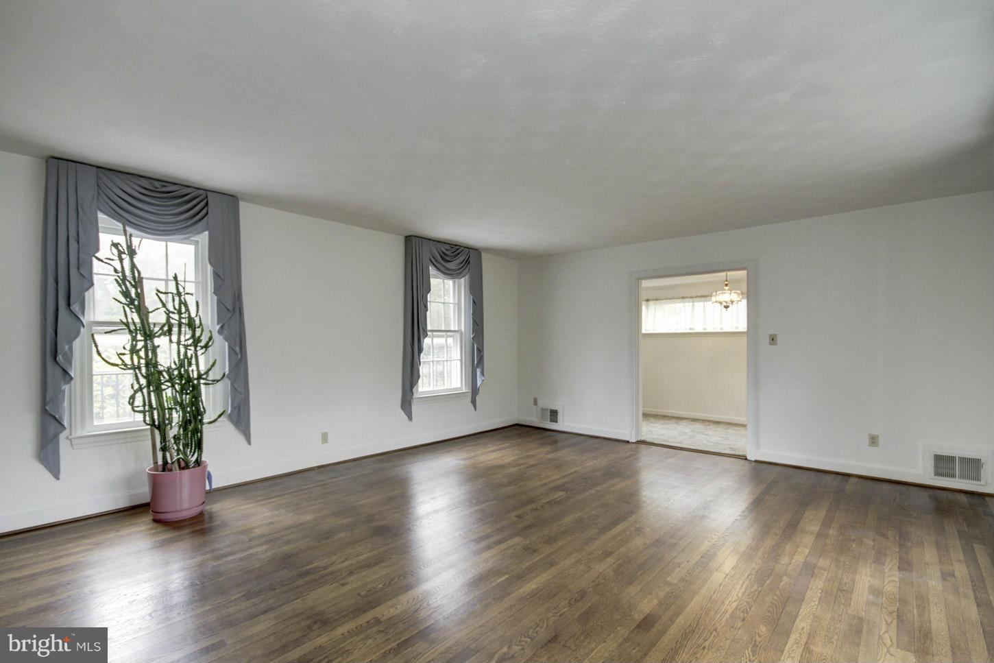 10303 Naglee Road Silver Spring, MD 20903 - Photo 3 of 25 Living Room
