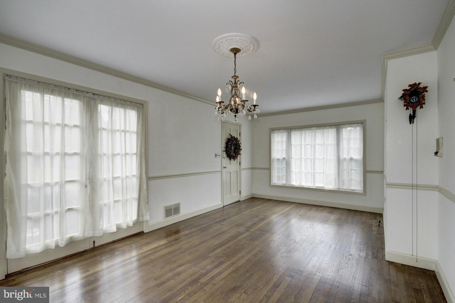 10303 Naglee Road Silver Spring, MD 20903 - Photo 6 of 25 Dining Room