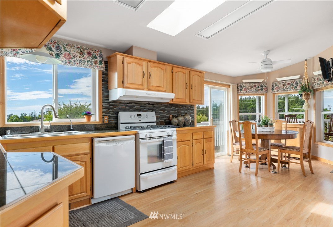 2786 Taylor Road Oak Harbor, WA 98277 - Photo 15 of 39 Gallery Image 15