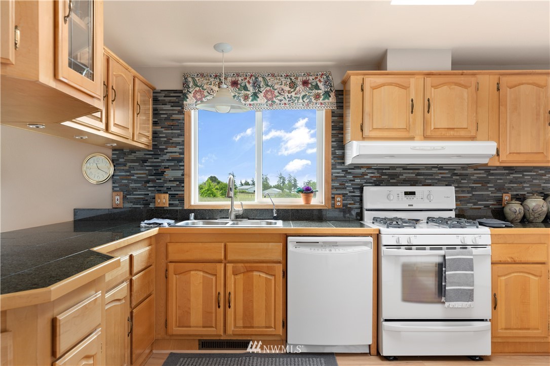 2786 Taylor Road Oak Harbor, WA 98277 - Photo 16 of 39 Gallery Image 16