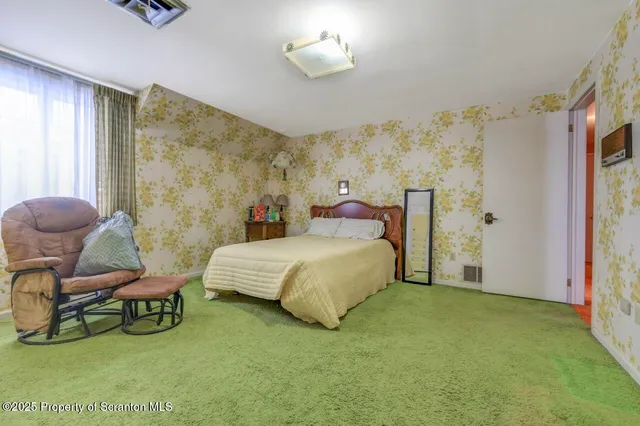 $500,000 | 828 Glenwood Road, Old Forge, PA 18518