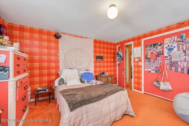 $500,000 | 828 Glenwood Road, Old Forge, PA 18518