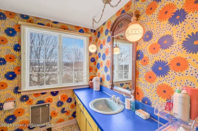 $500,000 | 828 Glenwood Road, Old Forge, PA 18518