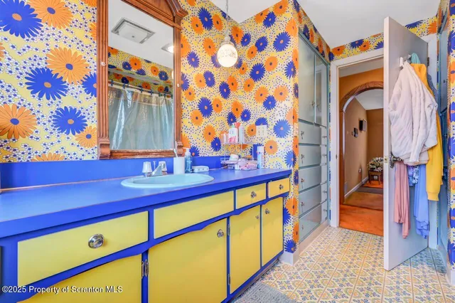 $500,000 | 828 Glenwood Road, Old Forge, PA 18518