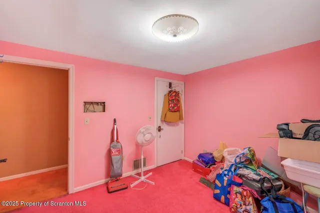 $500,000 | 828 Glenwood Road, Old Forge, PA 18518