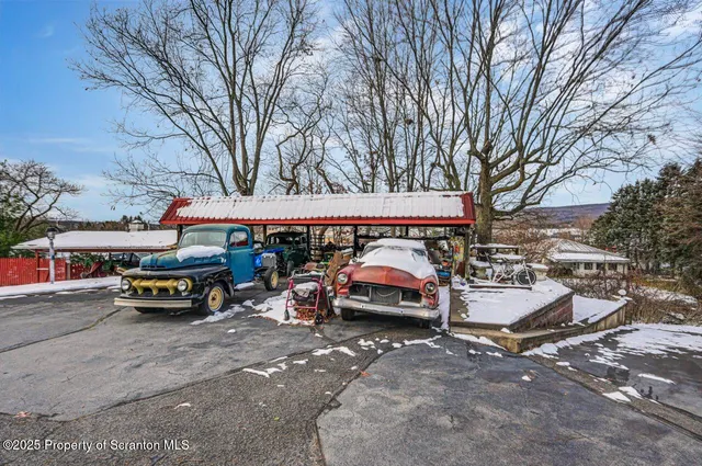 $500,000 | 828 Glenwood Road, Old Forge, PA 18518