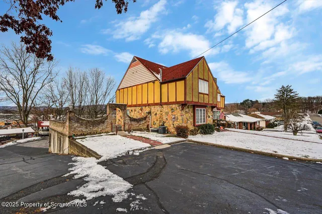 $500,000 | 828 Glenwood Road, Old Forge, PA 18518
