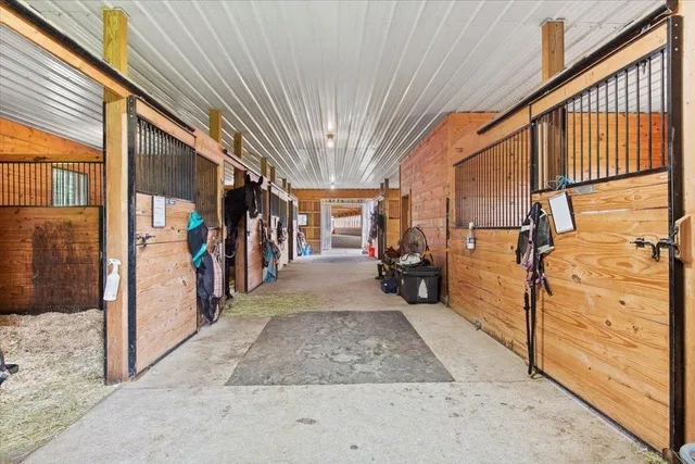 $2,100,000 | 1228 Skiparee Road, Pownal, VT 05260