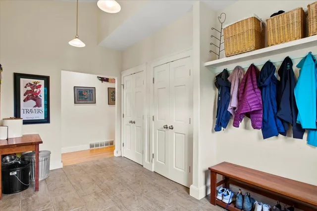 $2,100,000 | 1228 Skiparee Road, Pownal, VT 05260