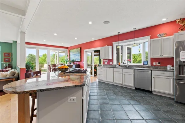 $2,100,000 | 1228 Skiparee Road, Pownal, VT 05260
