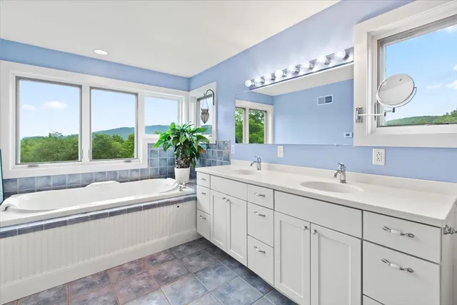 $2,100,000 | 1228 Skiparee Road, Pownal, VT 05260