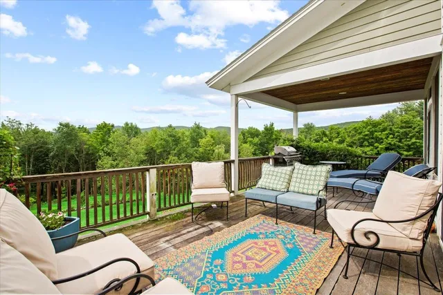 $2,100,000 | 1228 Skiparee Road, Pownal, VT 05260