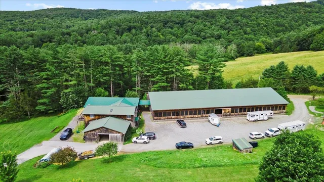 $2,100,000 | 1228 Skiparee Road, Pownal, VT 05260