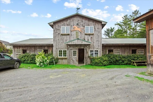$2,100,000 | 1228 Skiparee Road, Pownal, VT 05260