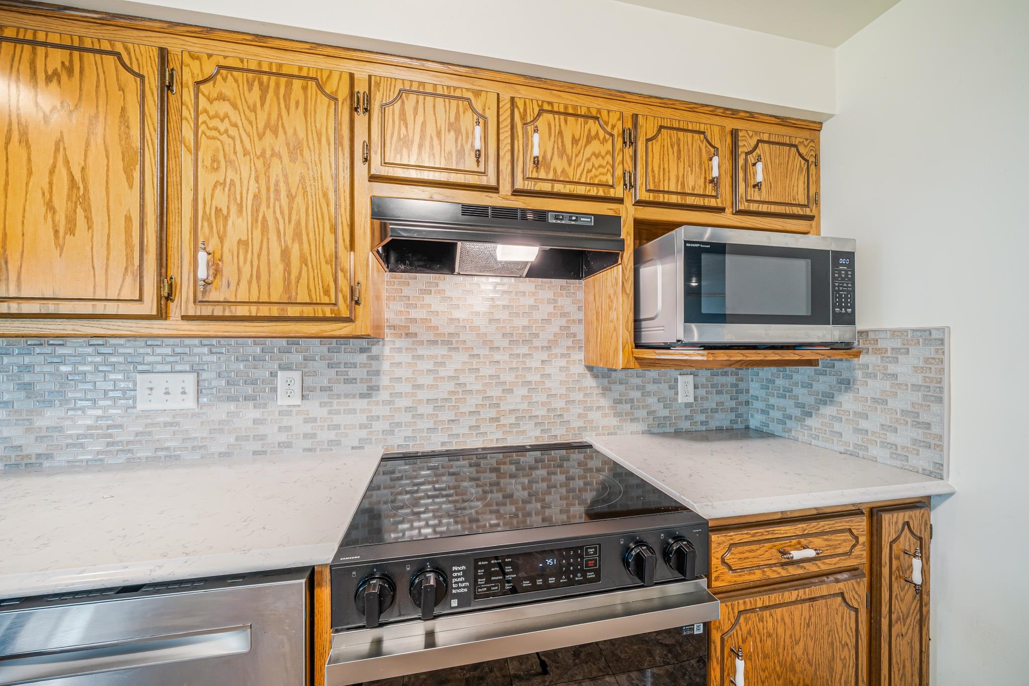 46 Kensington Court Appleton, WI 54915 - Photo 8 of 51