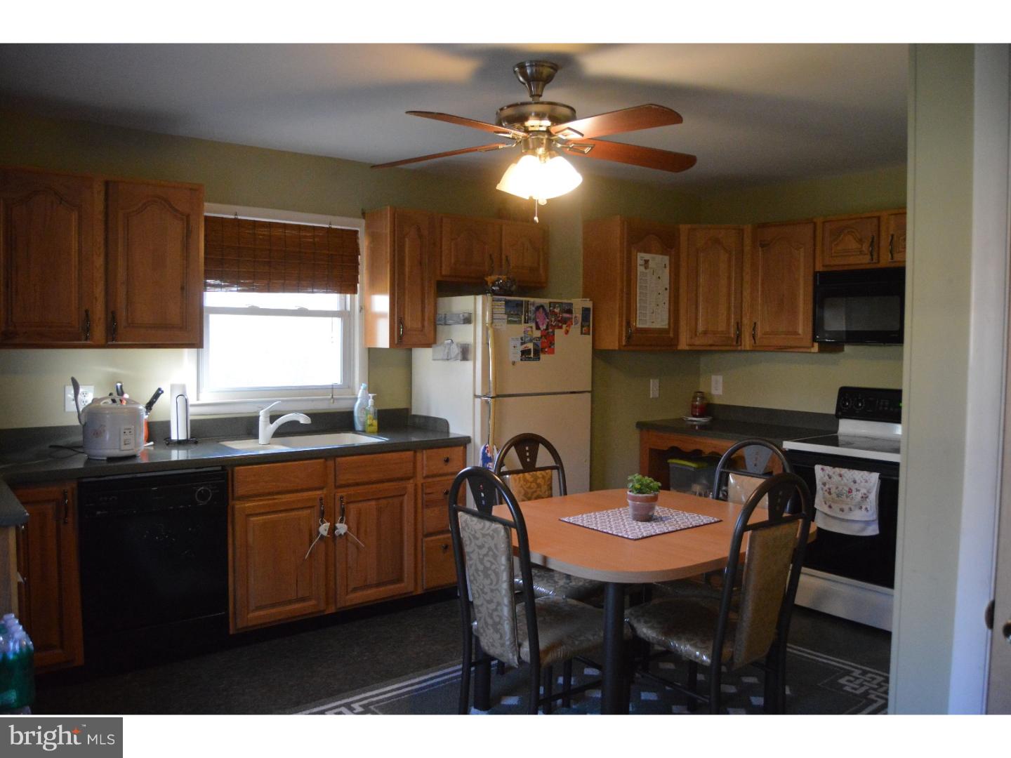 7 Evergreen Road Stratford, NJ 08084 - Photo 2 of 22 Kitchen