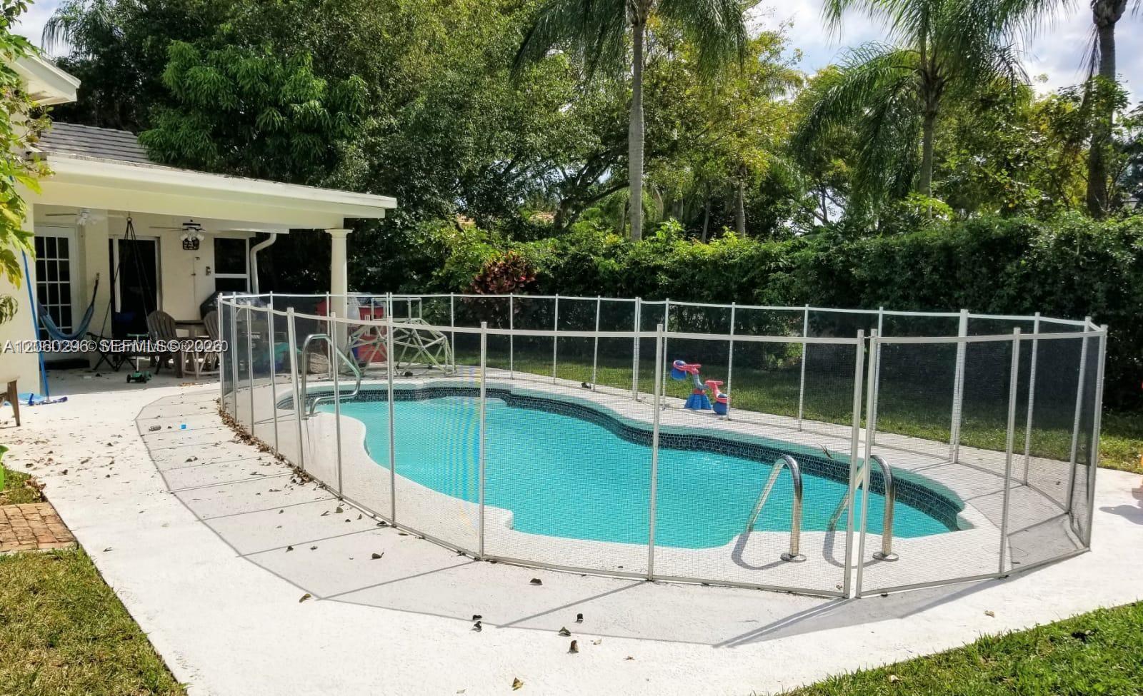 10665 San Bernardino Way Boca Raton, FL 33428 - Photo 41 of 43 Safety fence 2