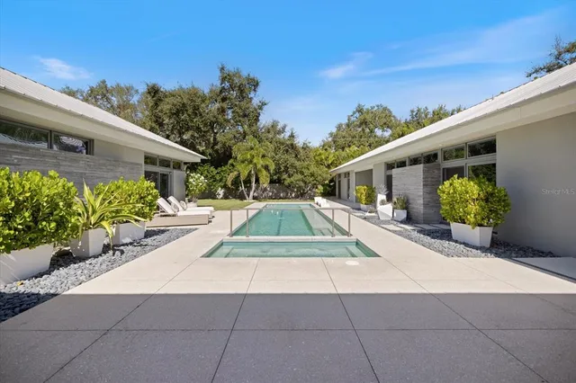 $4,499,000 | 1739 Cherokee Drive, Sarasota, FL 34239
