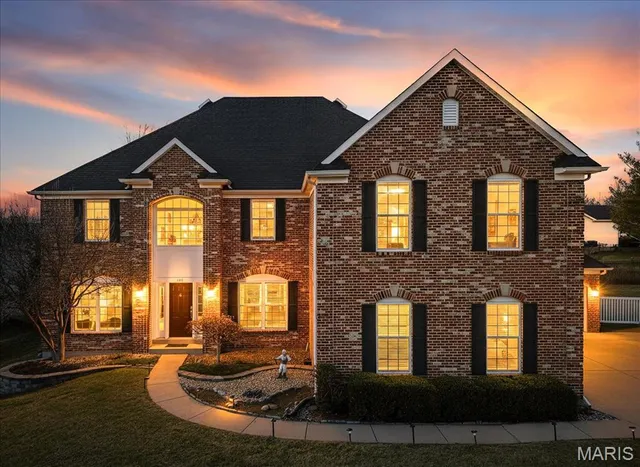 $975,000 | 445 Whitestone Farm Drive, Chesterfield, MO 63017