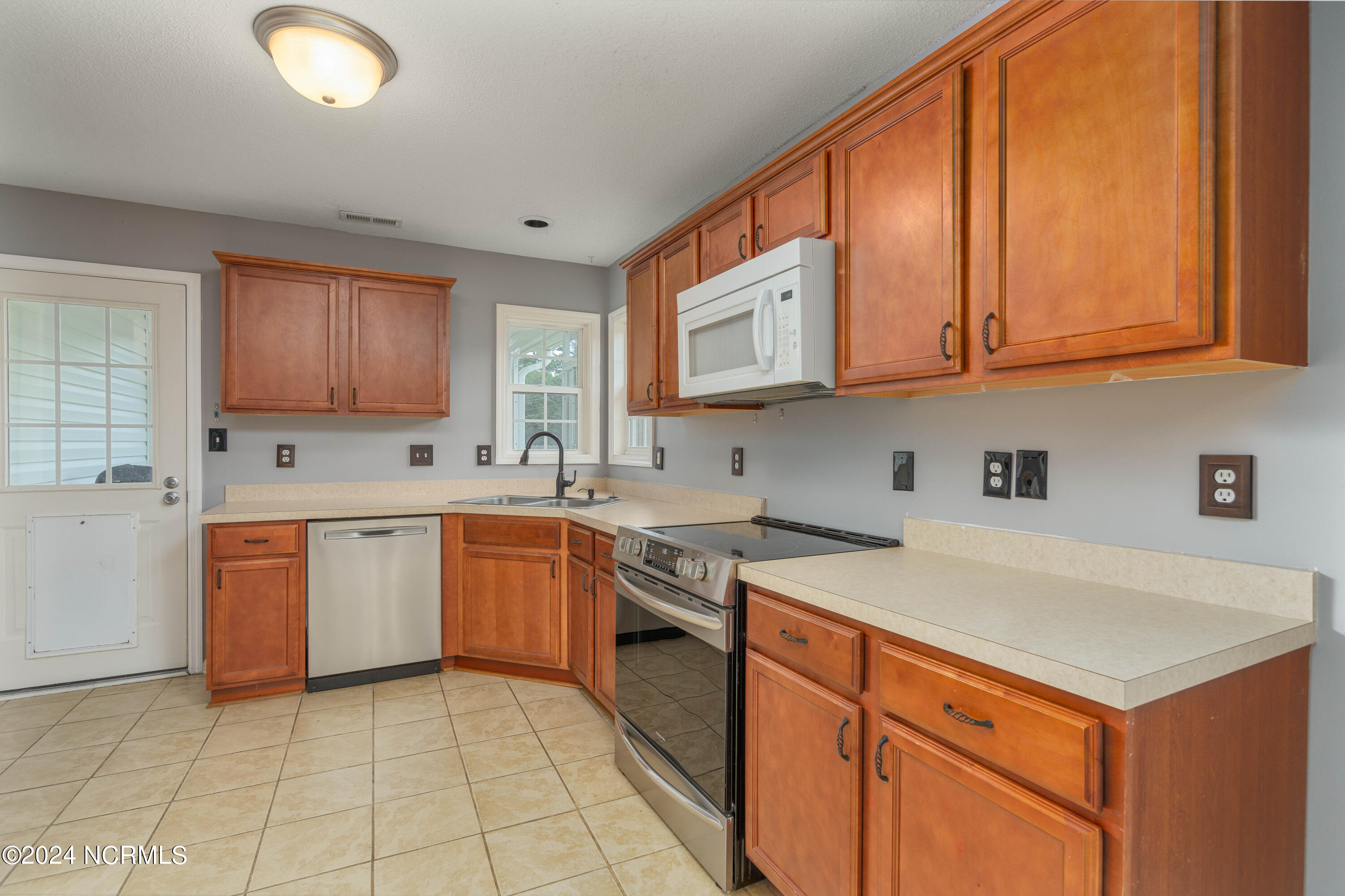 204 Bobwhite Road Hubert, NC 28539 - Photo 10 of 44 204 bobwhite (1 of 45)