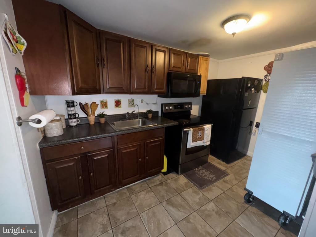1559 Moss Street Reading, PA 19604 - Photo 4 of 11