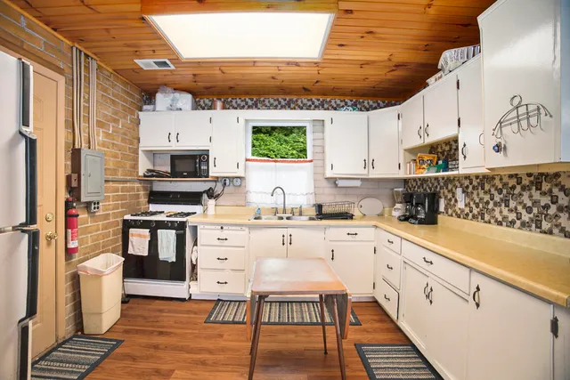 $579,000 | 1466 Lakeshore Drive, Fennville, MI 49408