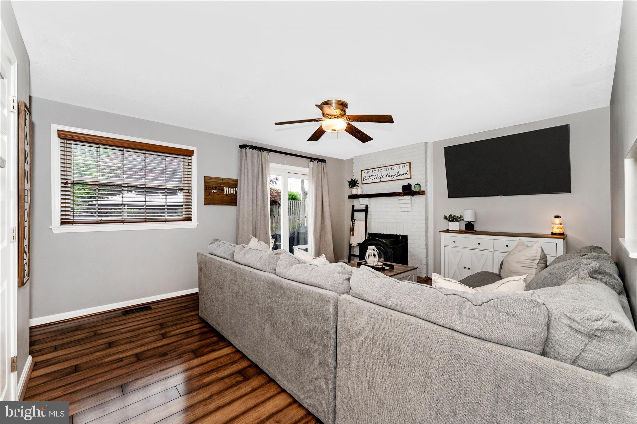 5798 Sunset View Lane Frederick, MD 21703 - Photo 12 of 40 Living Room