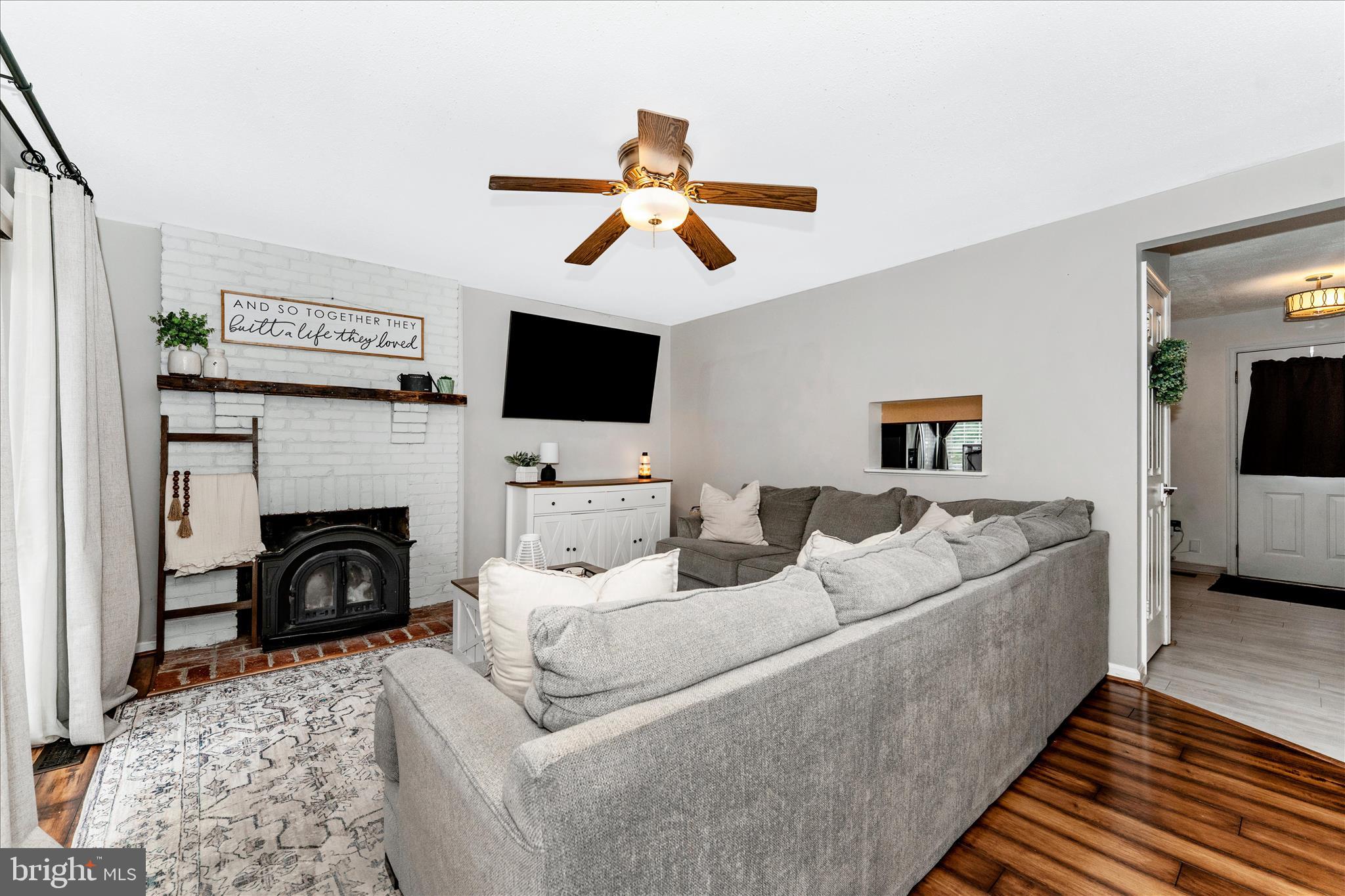 5798 Sunset View Lane Frederick, MD 21703 - Photo 13 of 40 Living Room