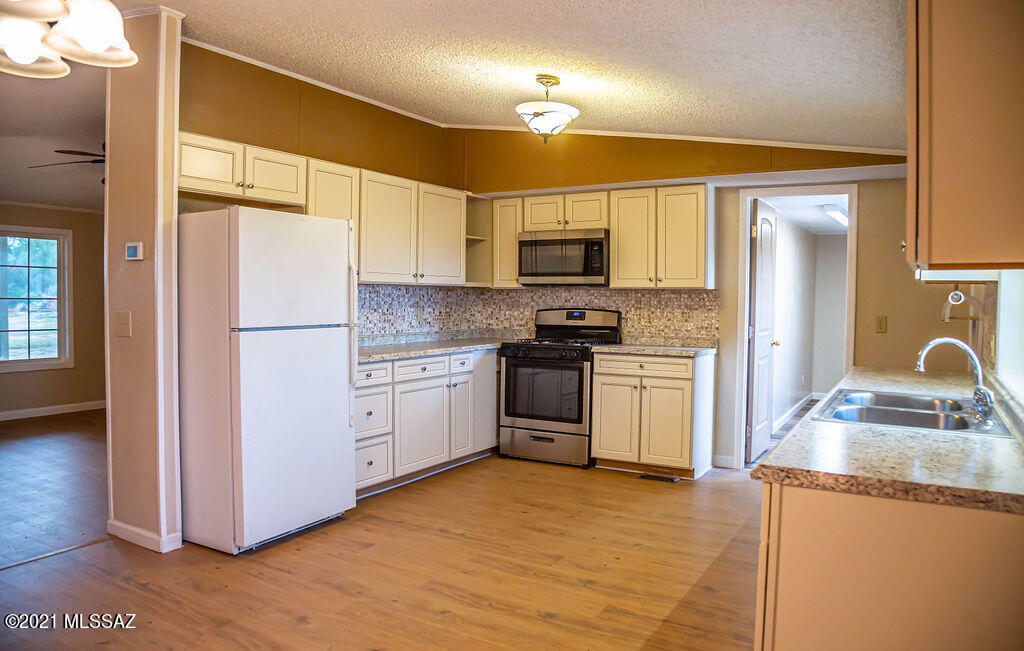 10760 West Mars Road Tucson, AZ 85743 - Photo 8 of 18 Gallery Image 8