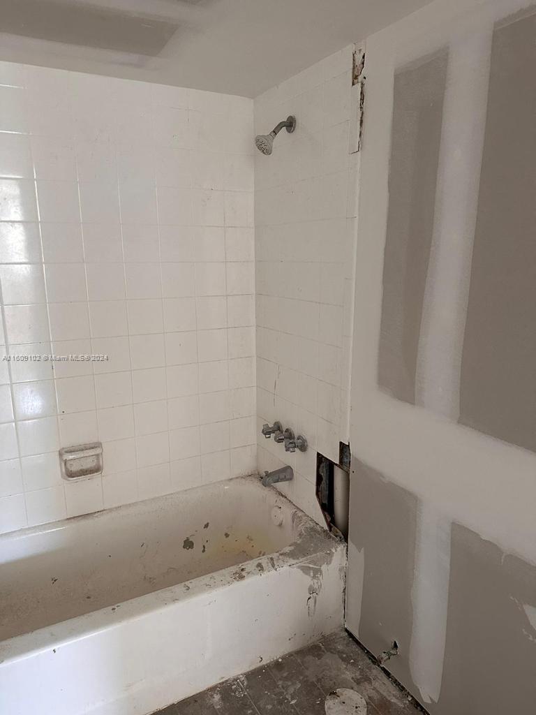 15201 Northeast 6th Avenue, Unit C210 Miami, FL 33162 - Photo 6 of 9