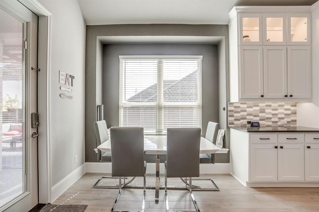 5637 Pope Creek Road Fort Worth, TX 76126 - Photo 14 of 40 Breakfast area set up as a table for 6!