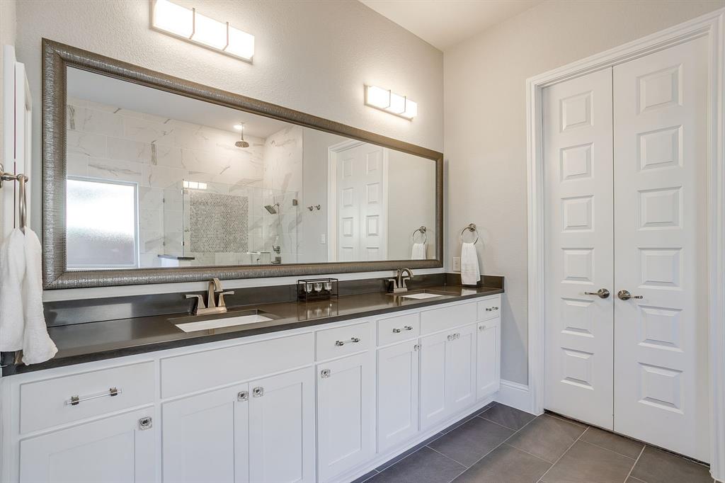 5637 Pope Creek Road Fort Worth, TX 76126 - Photo 18 of 40 That's a HUGE mirror!