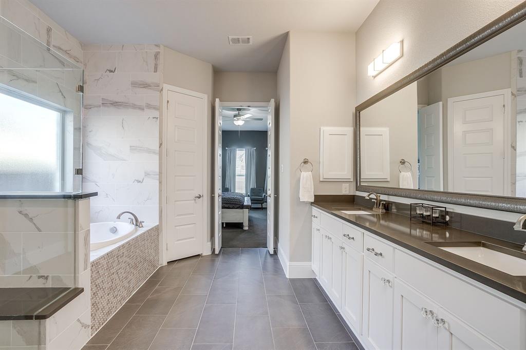5637 Pope Creek Road Fort Worth, TX 76126 - Photo 20 of 40 Looking back into the primary bedroom.