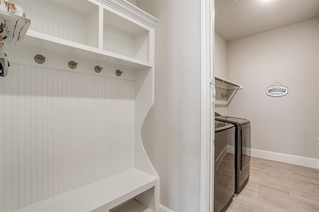 5637 Pope Creek Road Fort Worth, TX 76126 - Photo 31 of 40 Mud Room.