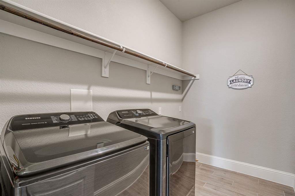5637 Pope Creek Road Fort Worth, TX 76126 - Photo 32 of 40 Seperate laundry room with retractable clothes line!