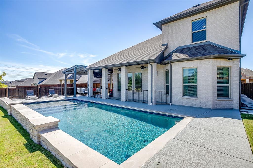 5637 Pope Creek Road Fort Worth, TX 76126 - Photo 5 of 40 Covered patio with security fencing at 5637 Pope Creek!