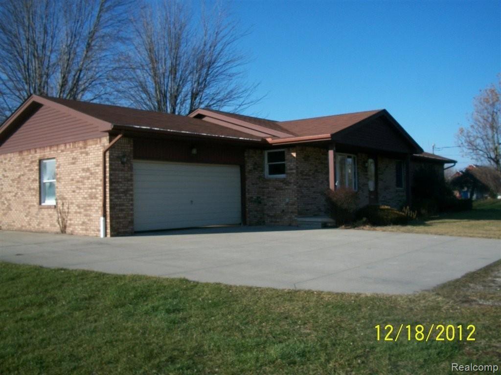 49101 Card Road Macomb, MI 48044 - Photo 3 of 18 garage corner.jpg