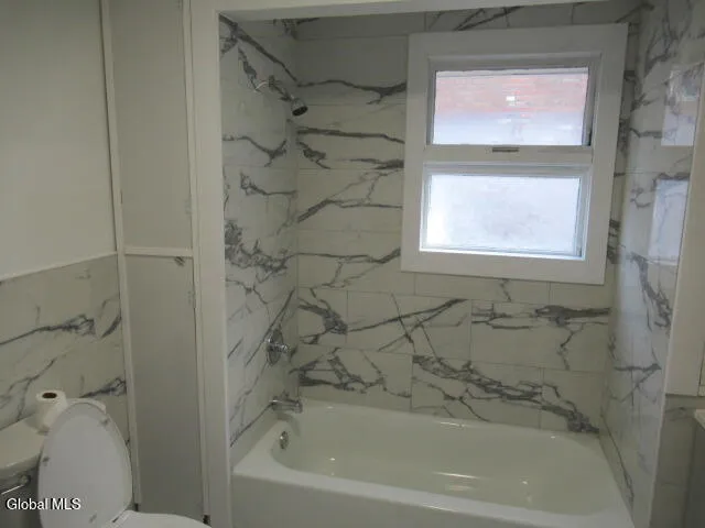 $1,800 | 1549 Chrisler Avenue, Unit 1, Schenectady, NY 12303