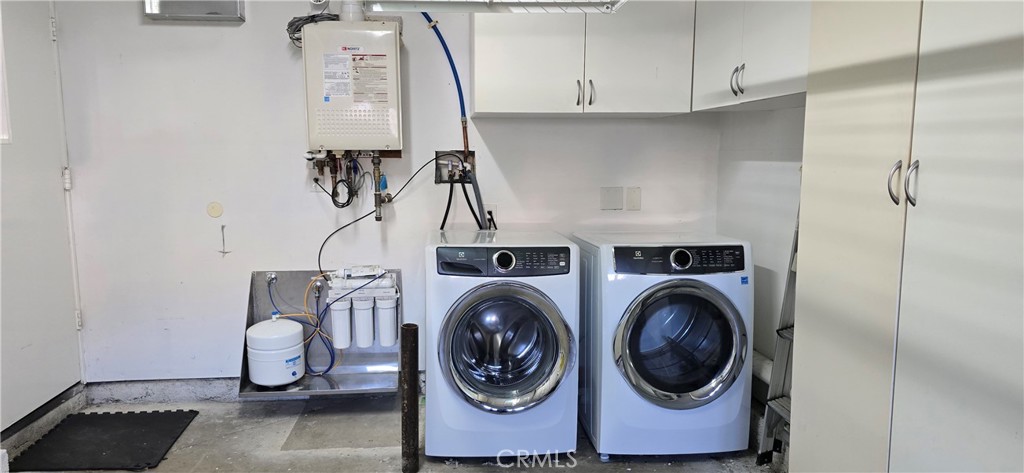 5224 Walnut Avenue, Unit 8 Irvine, CA 92618 - Photo 7 of 14 a utility room with dryer and washer