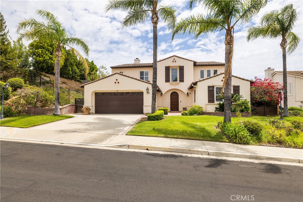 Spacious front elevation in the desirable Silverthorne neighborhood