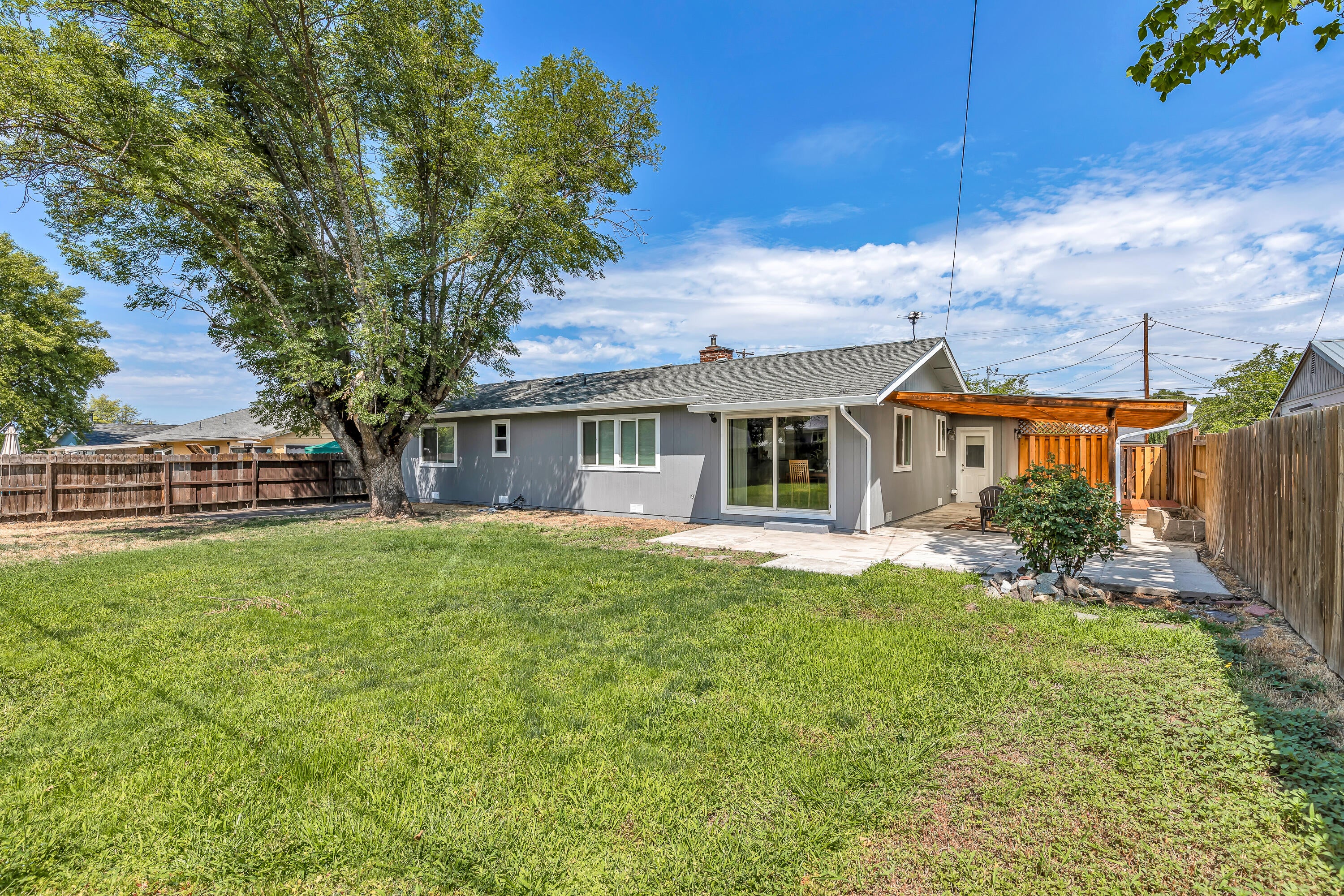 1820 Roberts Road Medford, OR 97504 - Photo 37 of 46 9R9A9498