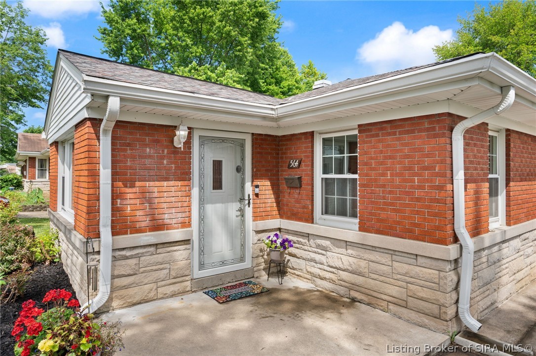 564 Alden Road Sellersburg, IN 47172 - Photo 4 of 42
