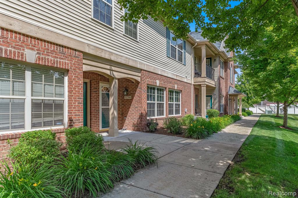 11794 Farmington Road Livonia, MI 48150 - Photo 2 of 34 Gallery Image 2