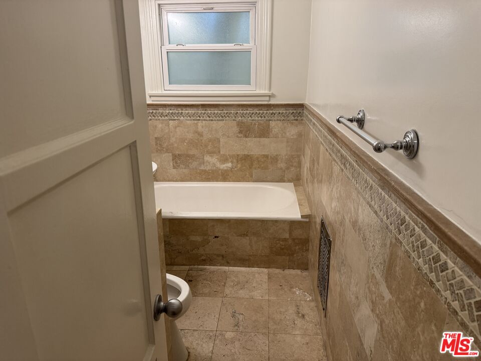 264 South Reeves Drive, Unit 101 Beverly Hills, CA 90212 - Photo 14 of 22