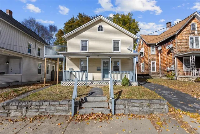 a view of a house with backyard