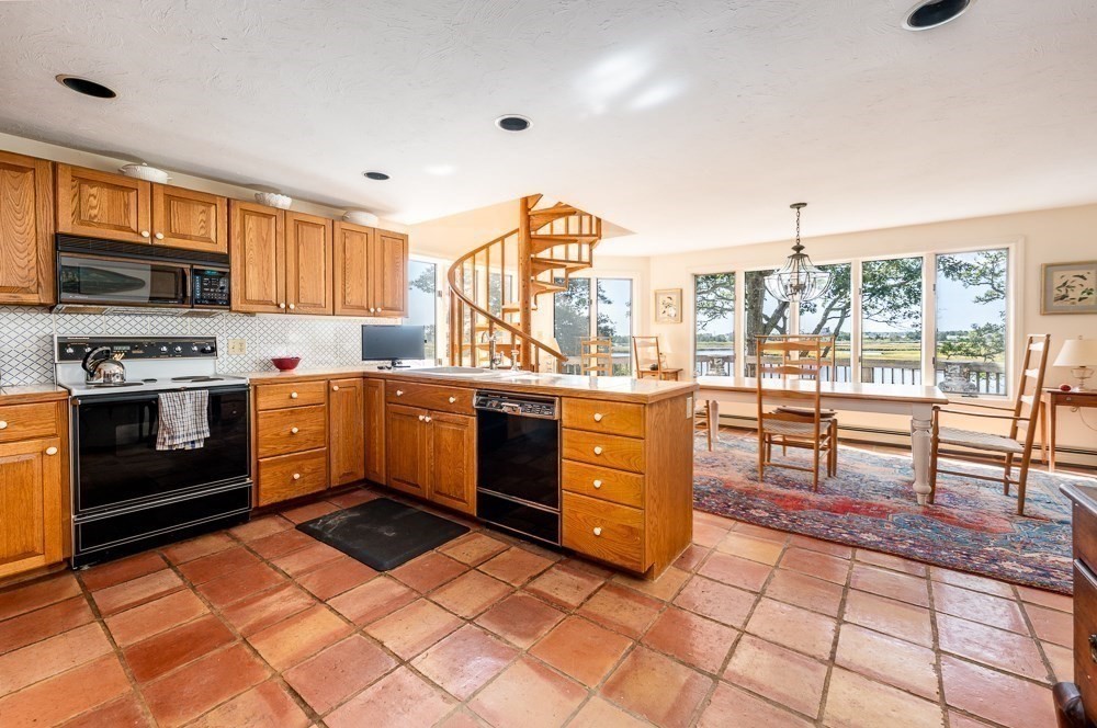 498 Elliott Road Barnstable, MA 02632 - Photo 5 of 41