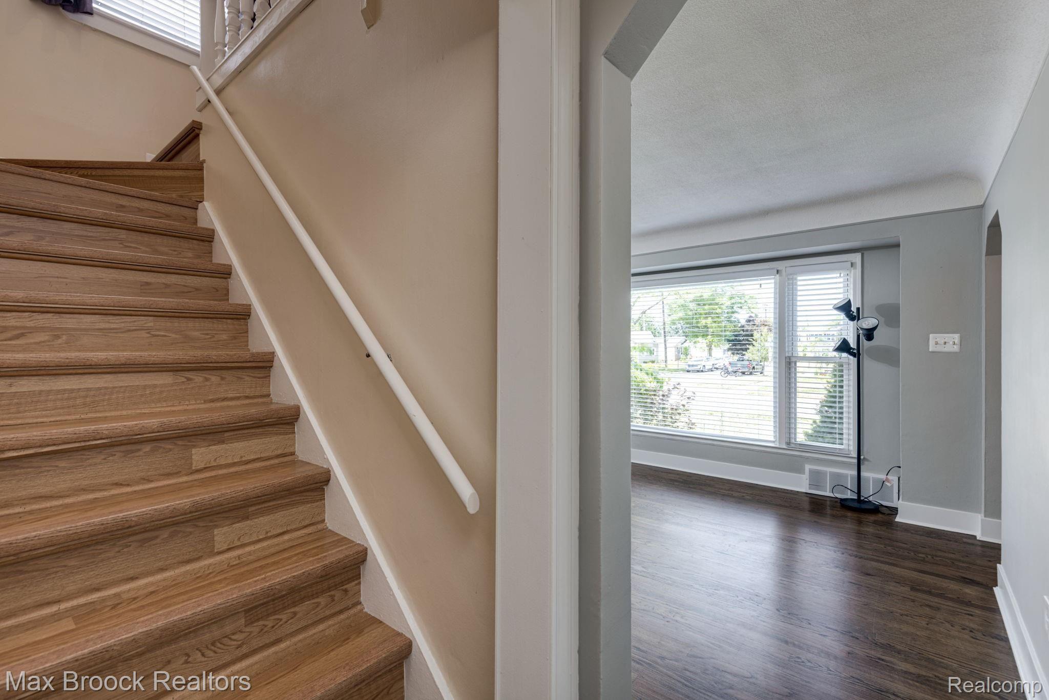 2289 Oxford Road Berkley, MI 48072 - Photo 18 of 35 2289+Oxford+Rd+Berkley-7-web.jpg