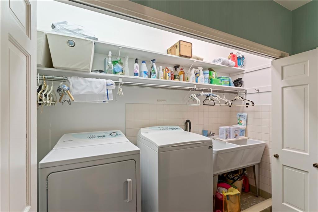 1521 Wightman Street Pittsburgh, PA 15217 - Photo 29 of 40 a utility room with dryer and washer